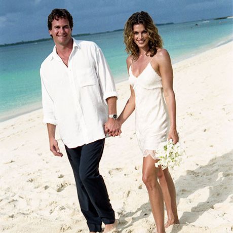 1998年，辛迪·克劳馥在约翰·加利亚诺结婚