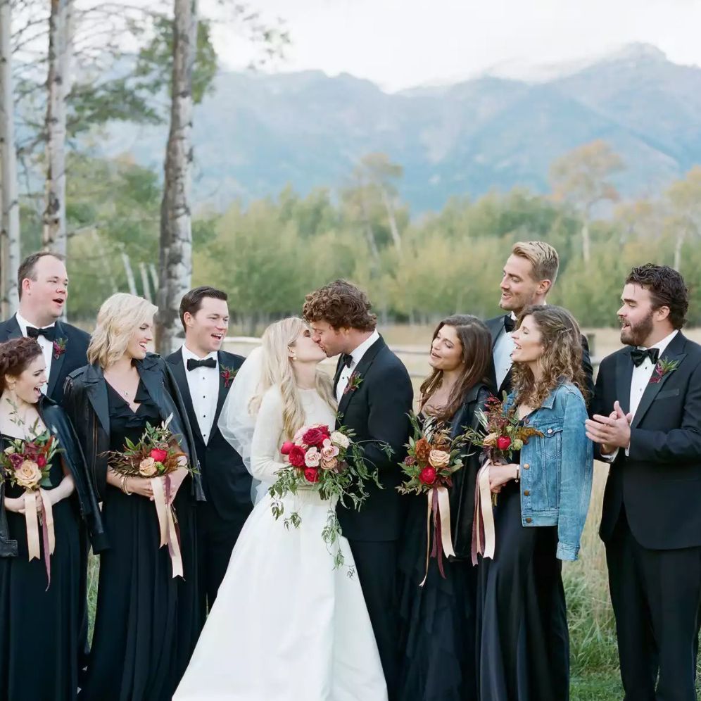 新娘党牛仔和皮夹克