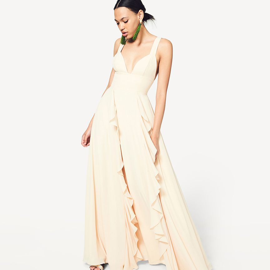 在薄带，地板长度香槟袍模型