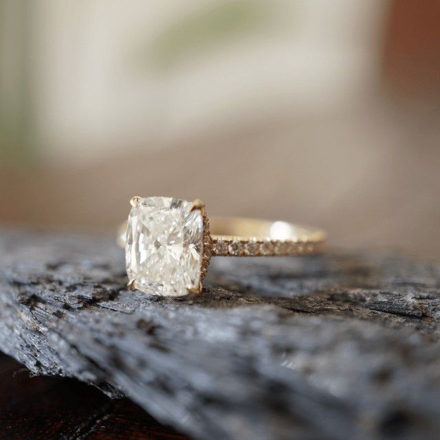 188bet官网88bet官网木头上的订婚戒指