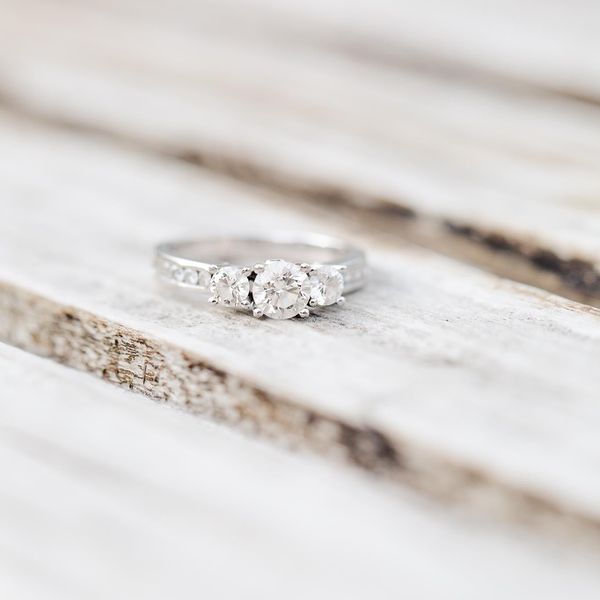 圆形三石定形戒指188bet官网88bet官网“class=