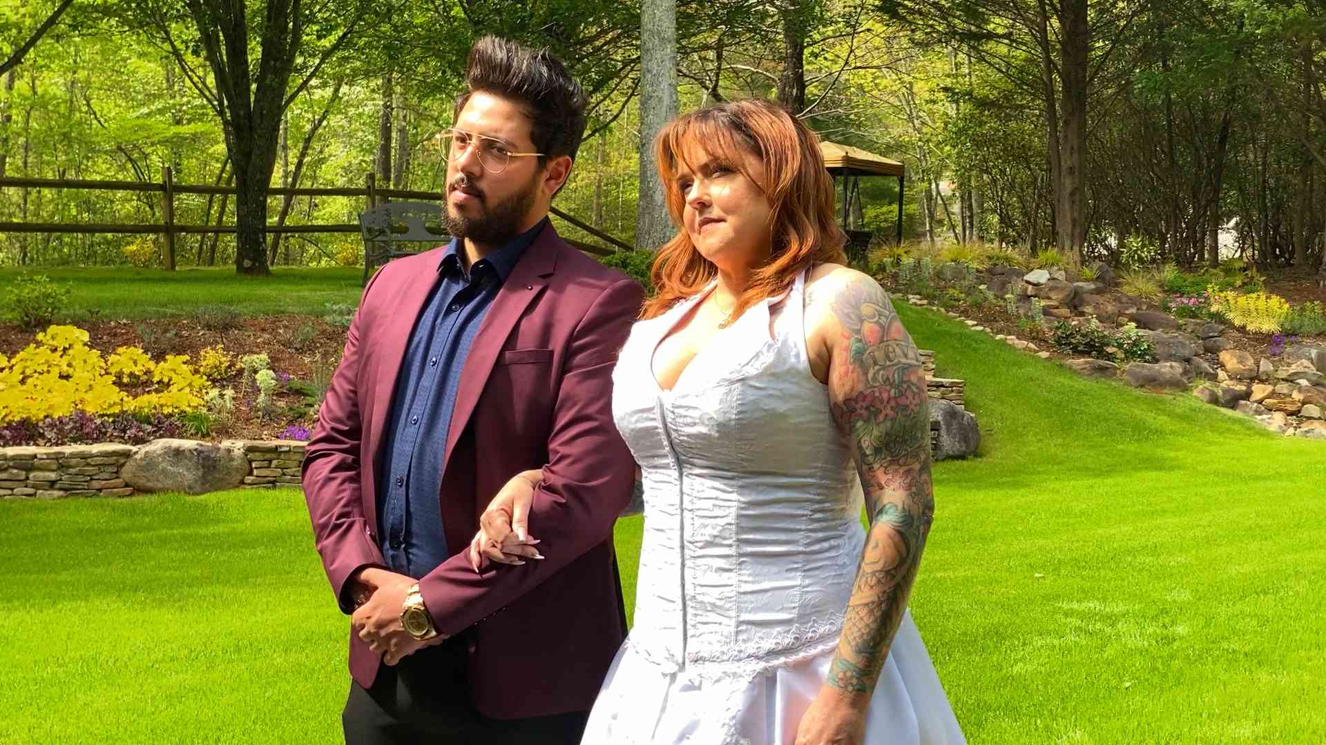 90天Fiancé明星齐德哈基米和丽贝卡帕罗特在他们的婚礼上挽臂