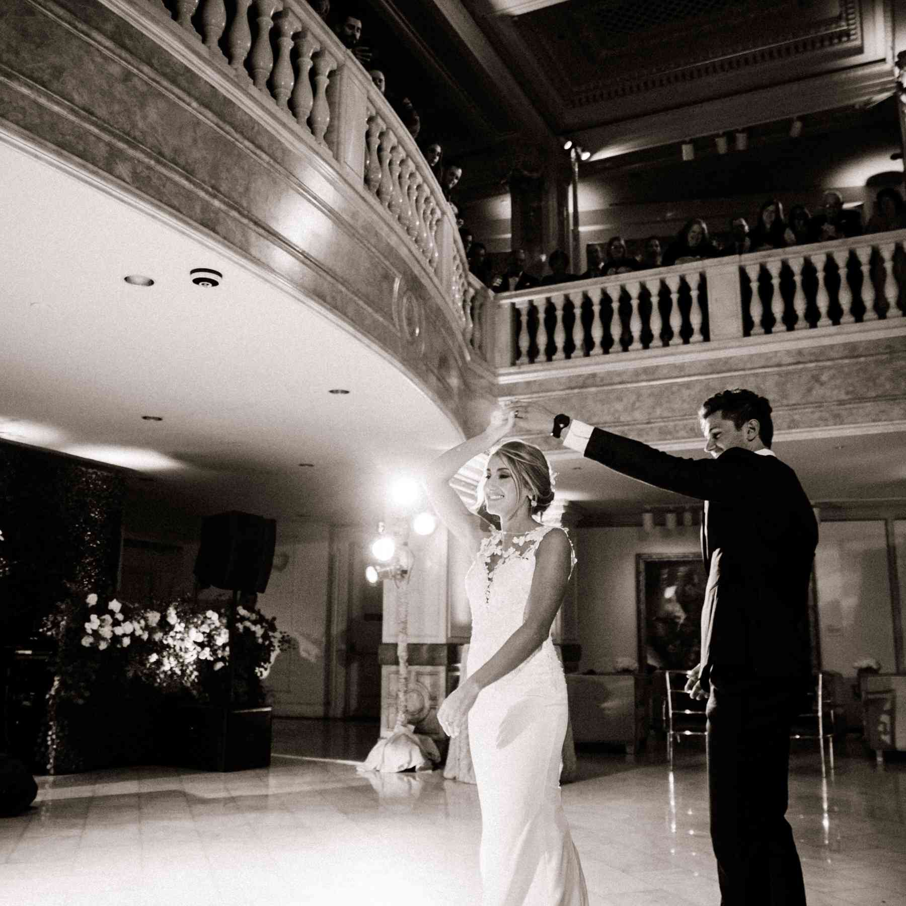 新娘和新郎第一舞歌