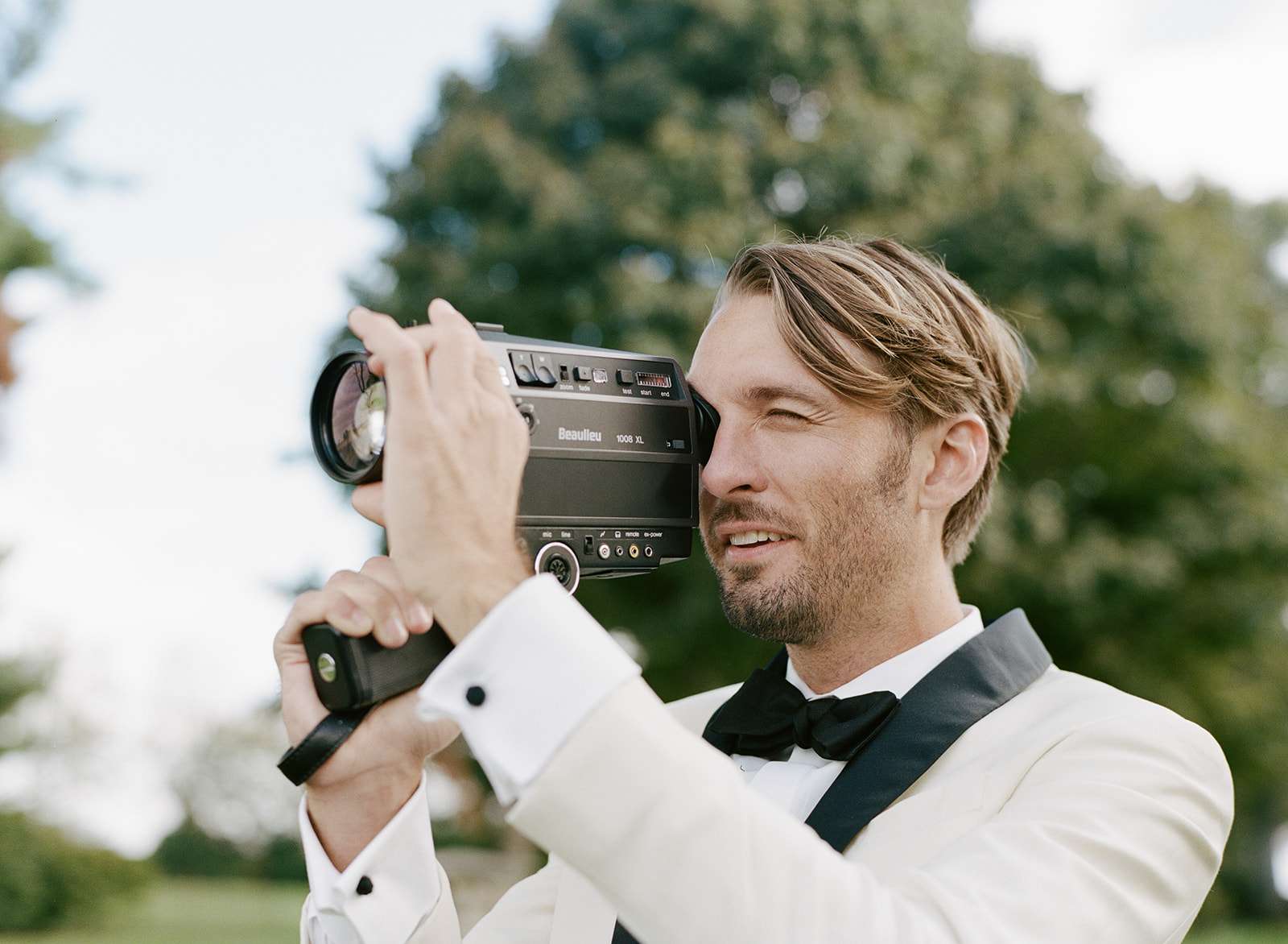 新郎与videocamera