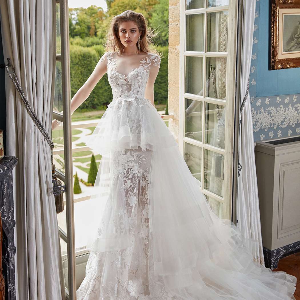 由Galia Lahav设计的花式白色婚纱