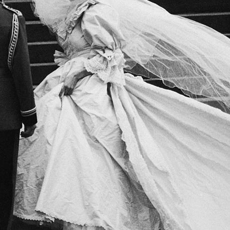 戴安娜结婚查尔斯王子在大卫和伊丽莎白伊曼纽尔，1981年