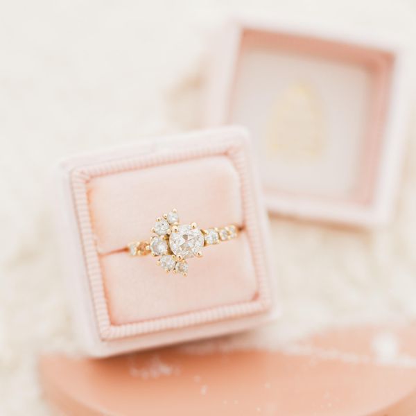 玫瑰金订婚戒指188bet官网88bet官网