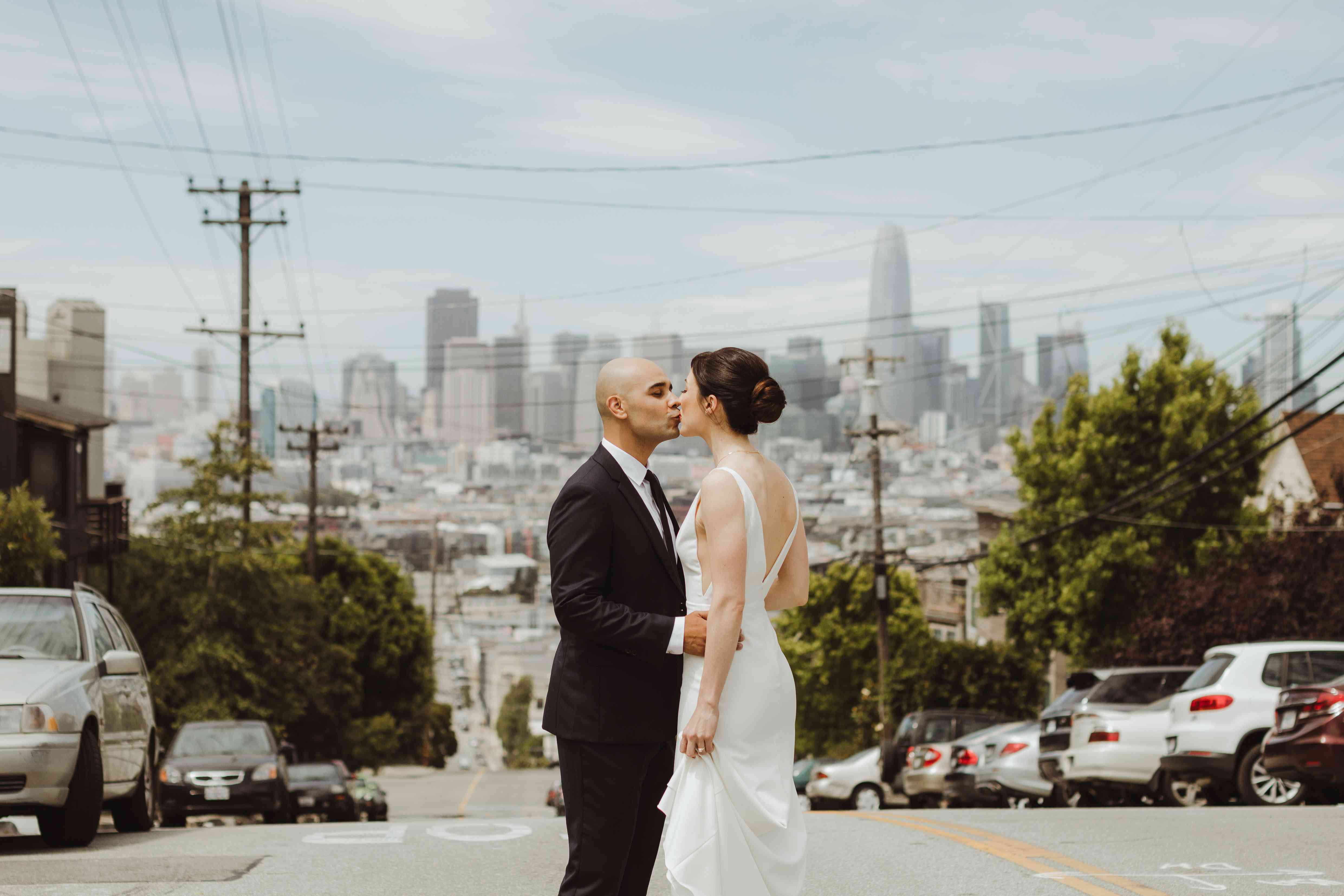 <P>新娘和新郎接吻旧金山的天际线</ P>搜索结果