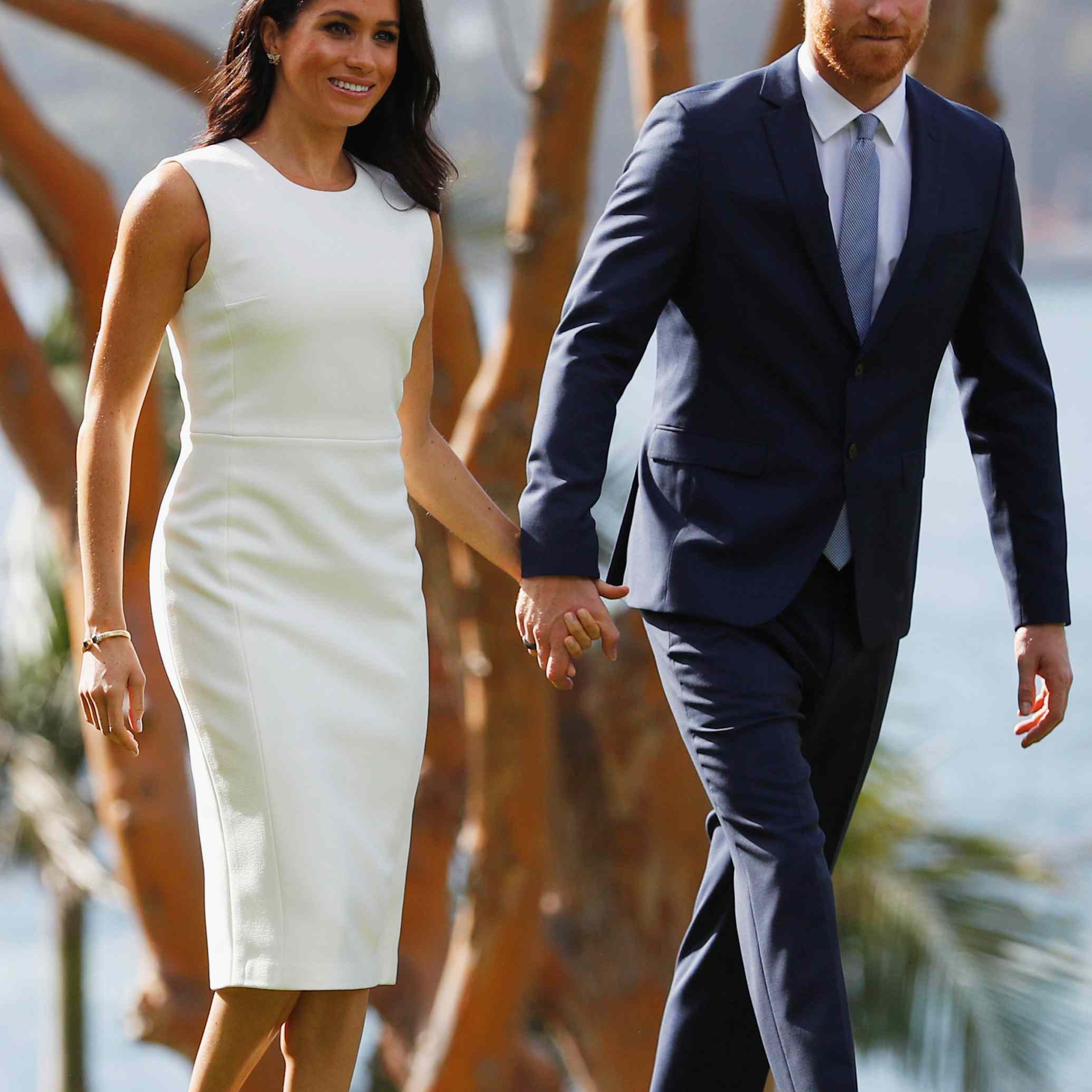 梅根马克尔和哈里王子牵手