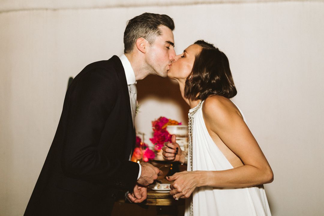 < p >情侣接吻< / p > < br > < br >