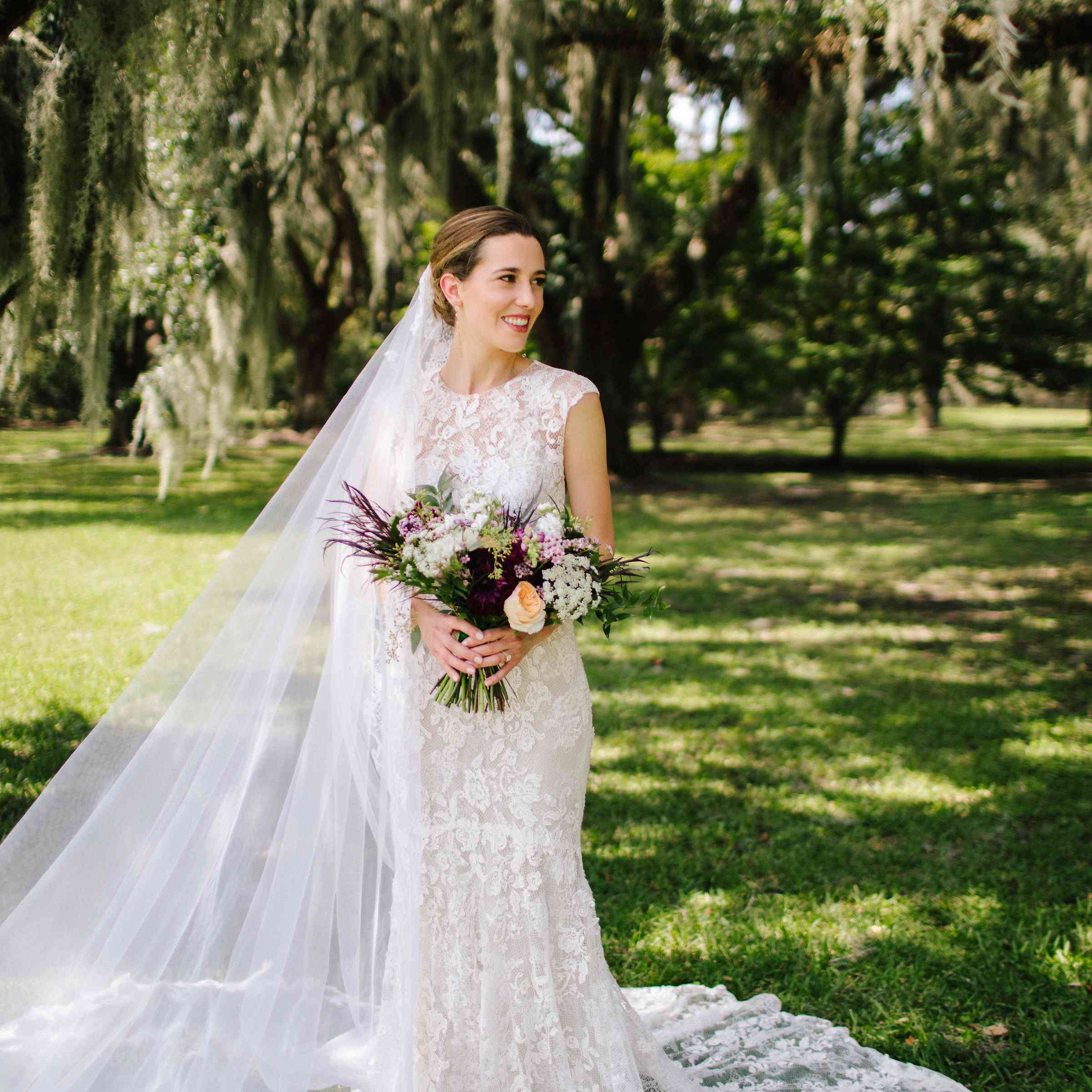 <p>新娘独奏持有花束</ p> <br> <br>