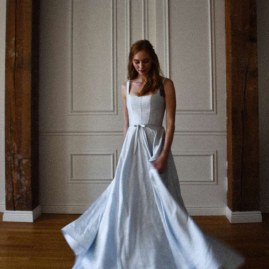 亲爱的结婚礼服