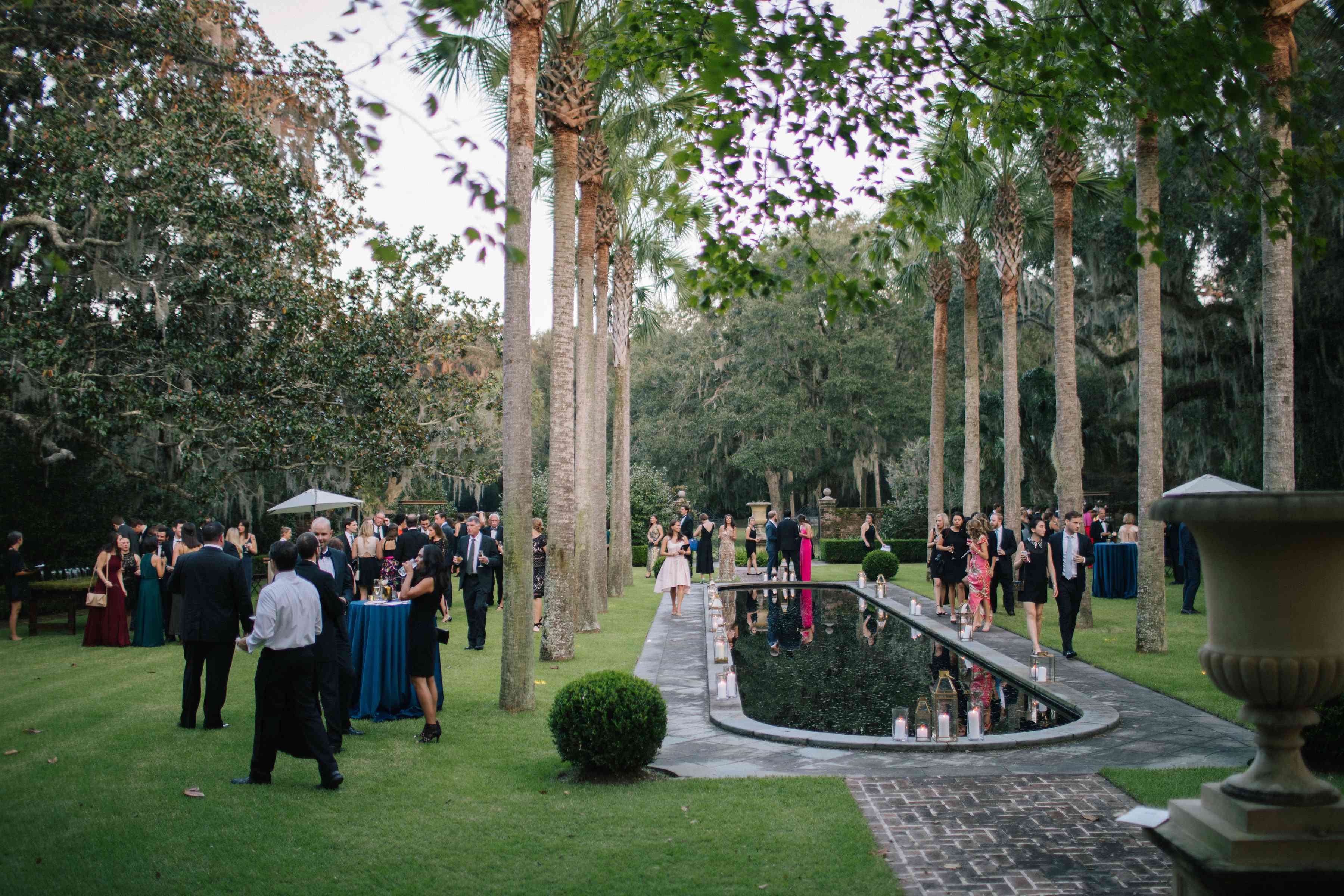 <p>户外婚宴宾客</p><br><br>