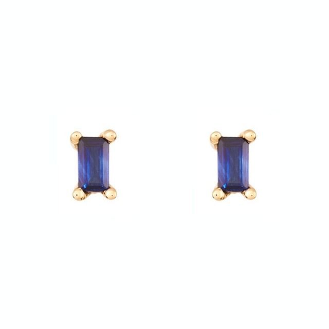 猫鸟珍妮权法棍在蓝色蓝宝石螺柱