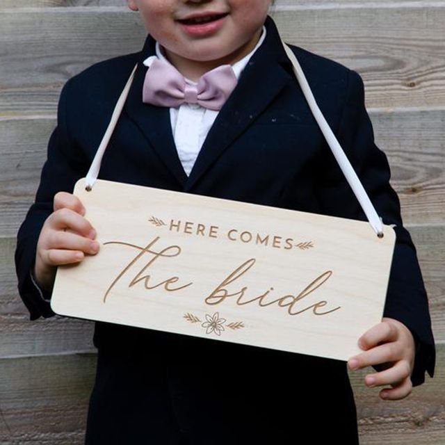 桦木和潮汐来到新娘标志