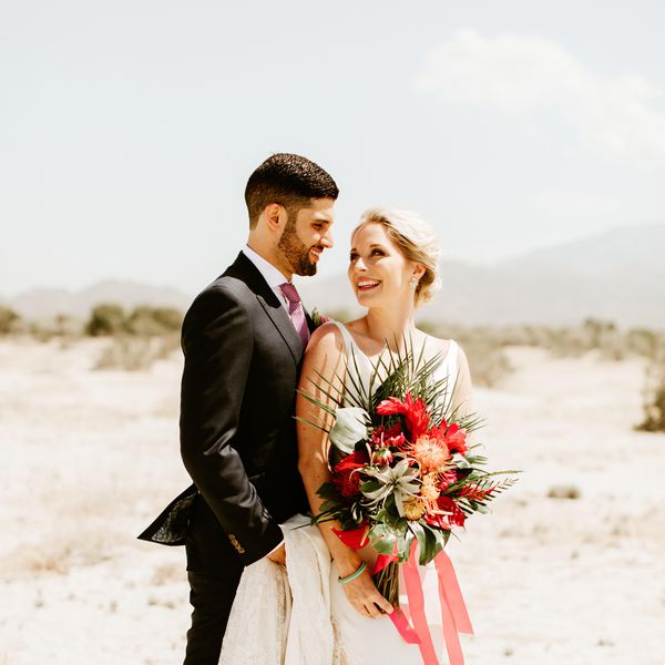 新娘和新郎海滩