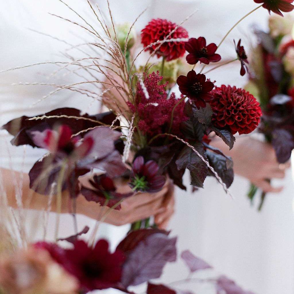 绯红色娃娃婚礼花束