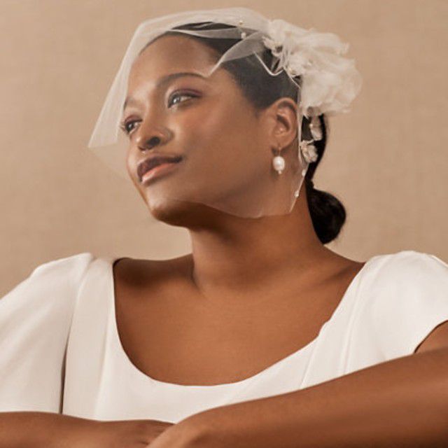 黑新娘穿鸟笼面纱