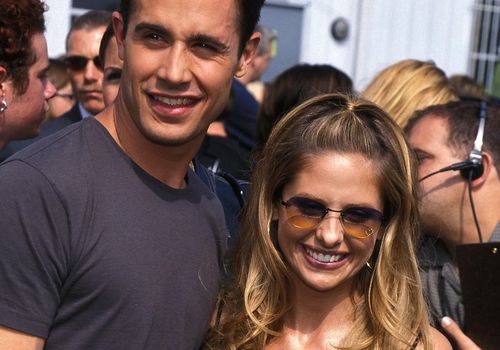 <p> Sarah Michelle Gellar和Freddie Prinze JR。</ p>