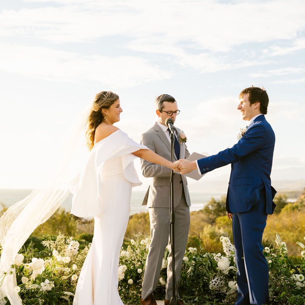 新娘和新郎交换誓言