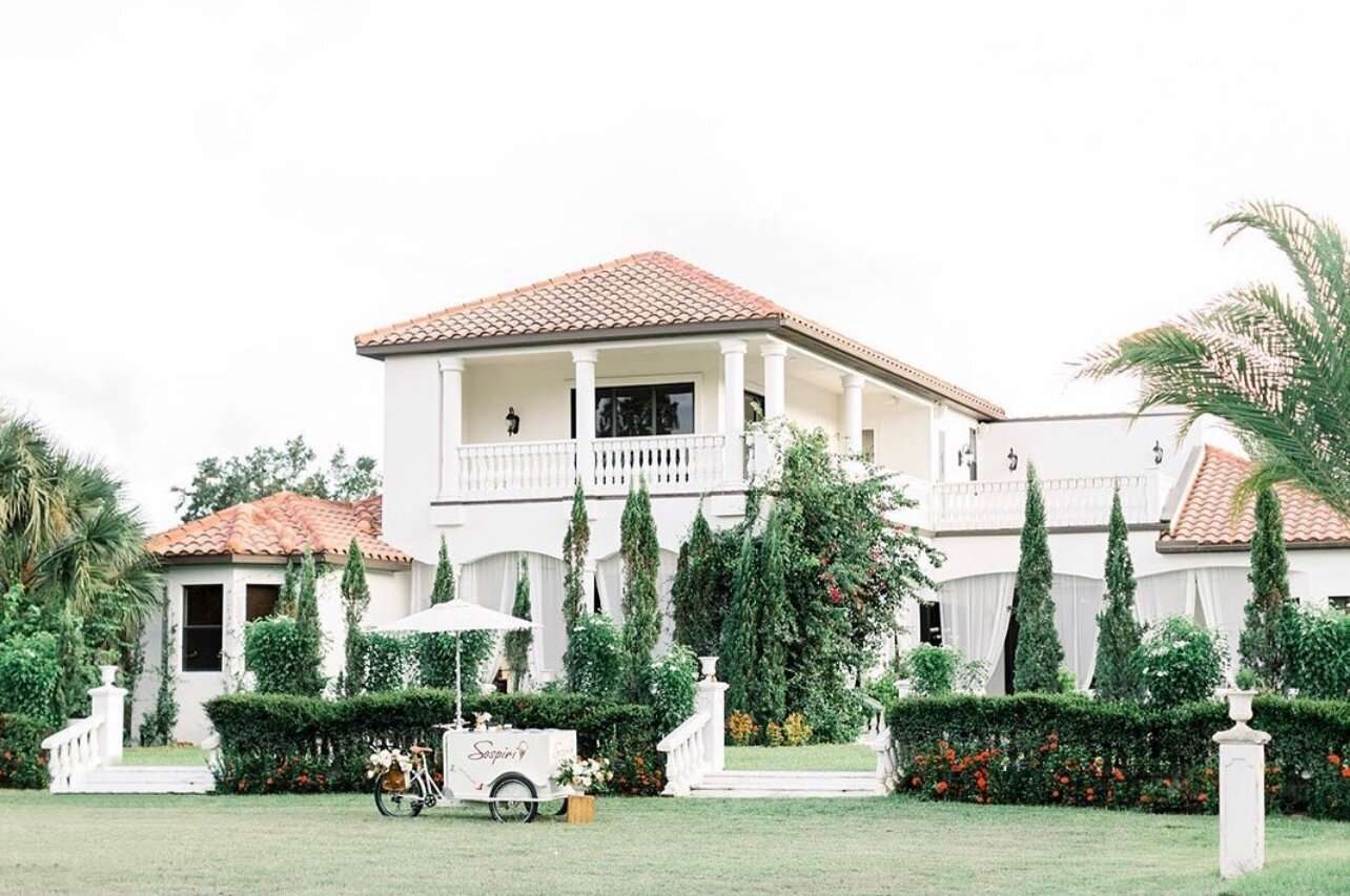 La Casa Toscana婚礼地图的前草坪在迈尔斯堡，佛罗里达州