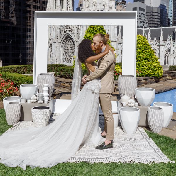 新娘和新郎接吻