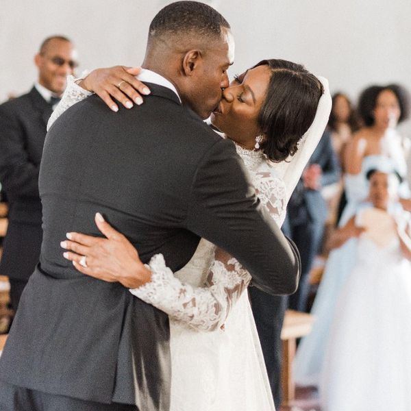 新娘和新郎接吻