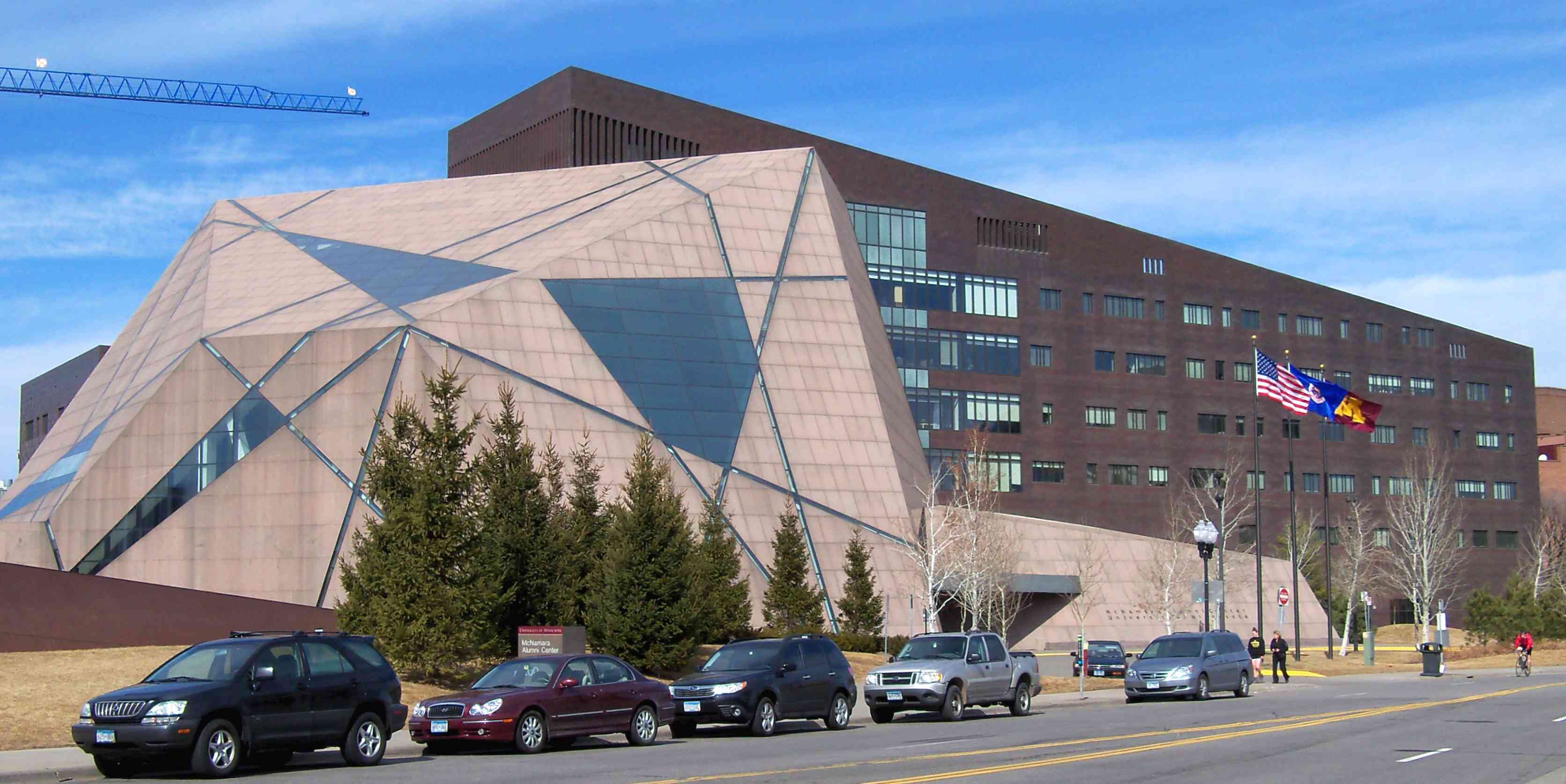 明尼阿波利斯的麦克纳马拉校友中心
