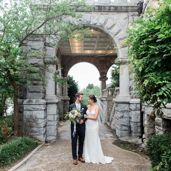 新娘和新郎面面相觑