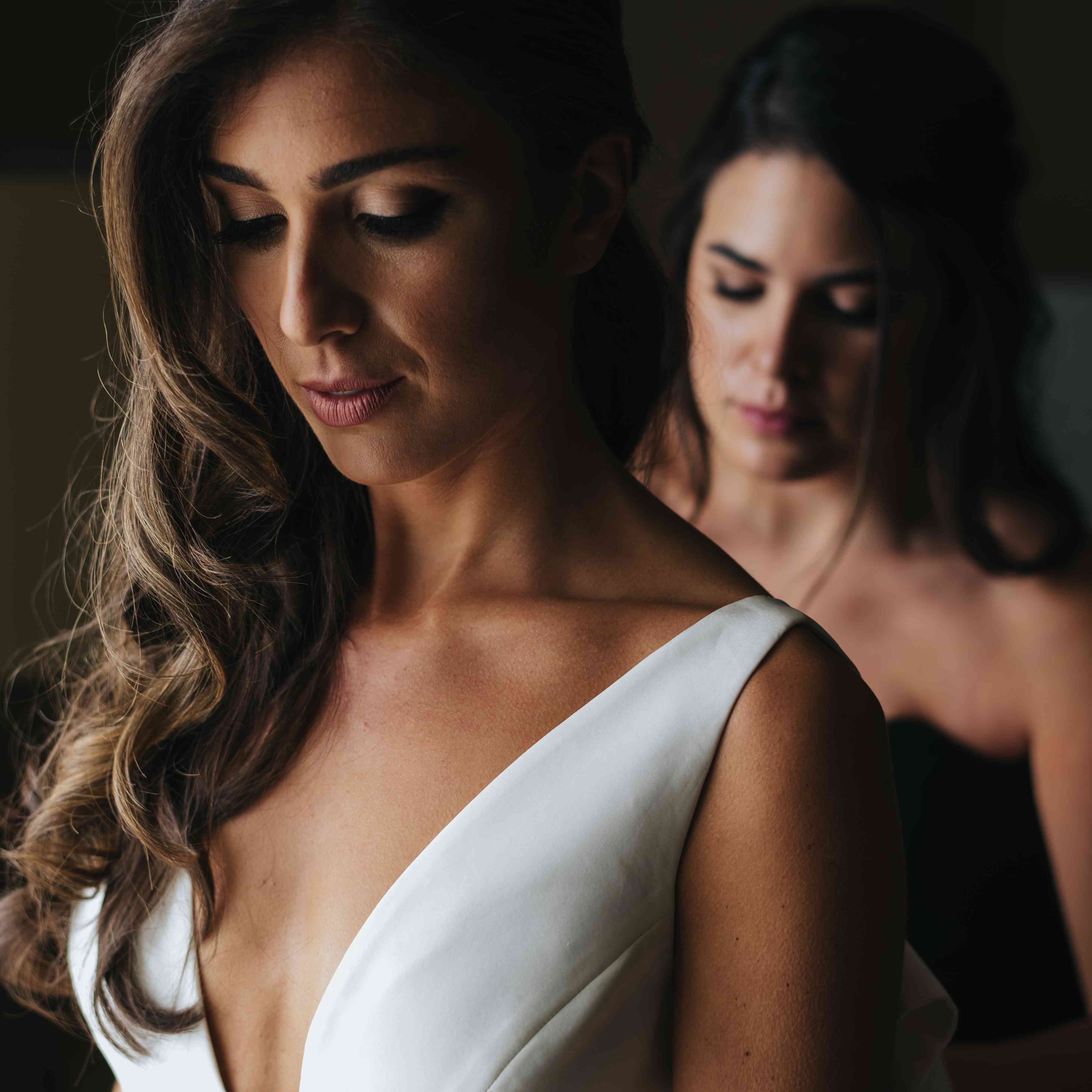 新娘准备好与伴娘