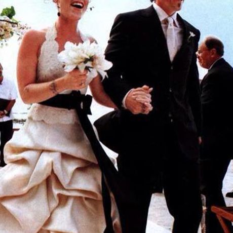 P !nk于2006年在Monique Lhuillier与Carey Hart结婚