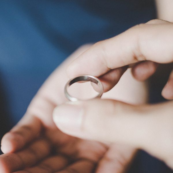 脱掉婚戒