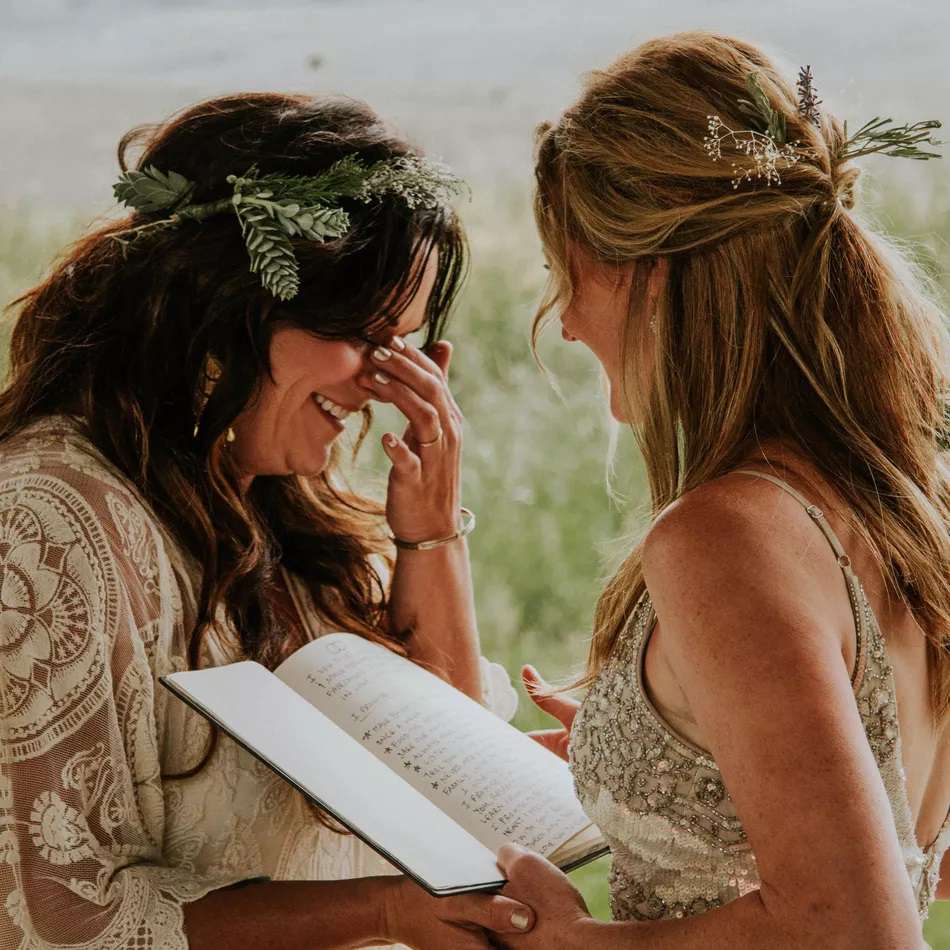 两个新娘阅读誓言