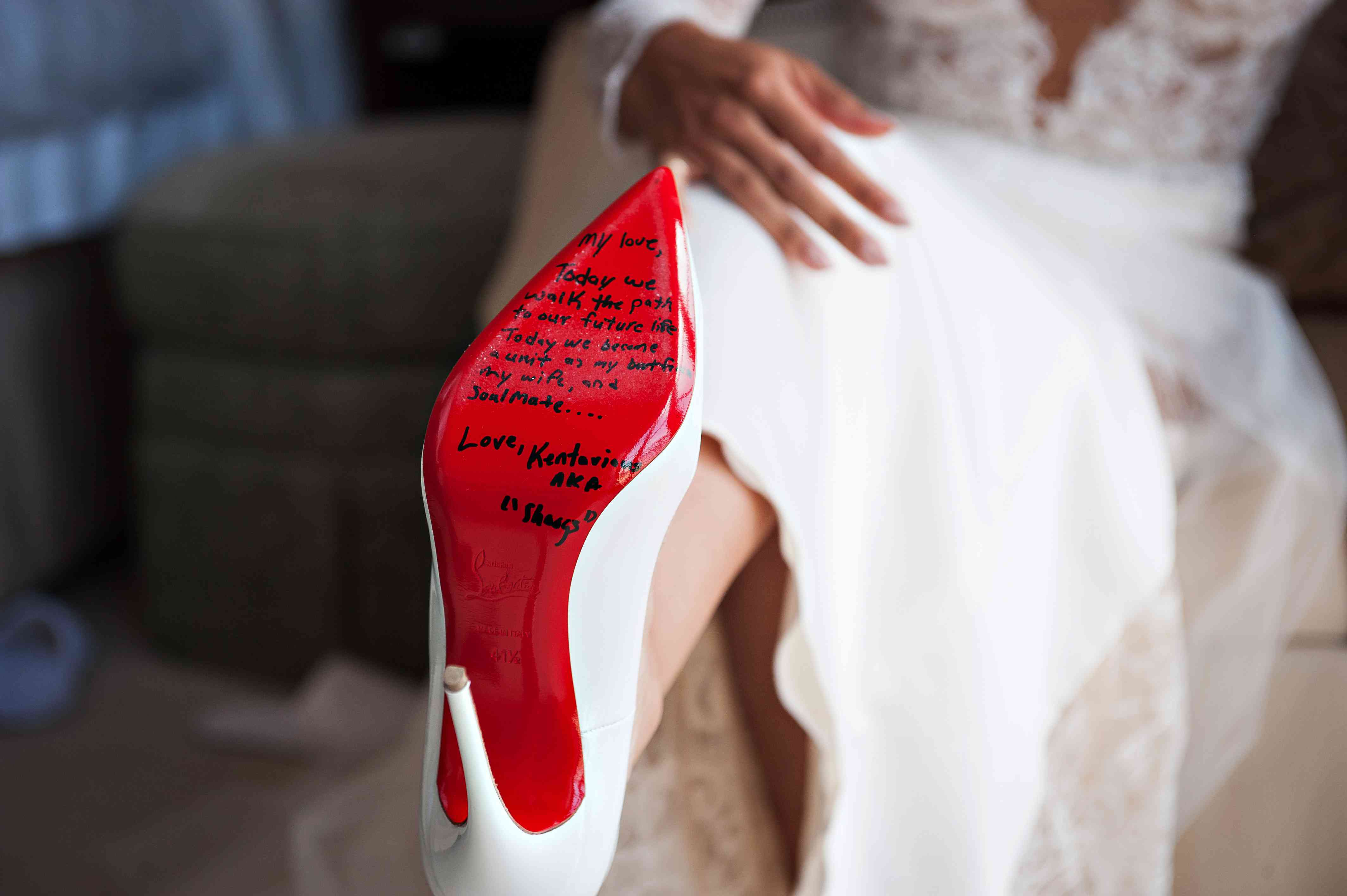 情书在鞋的底部