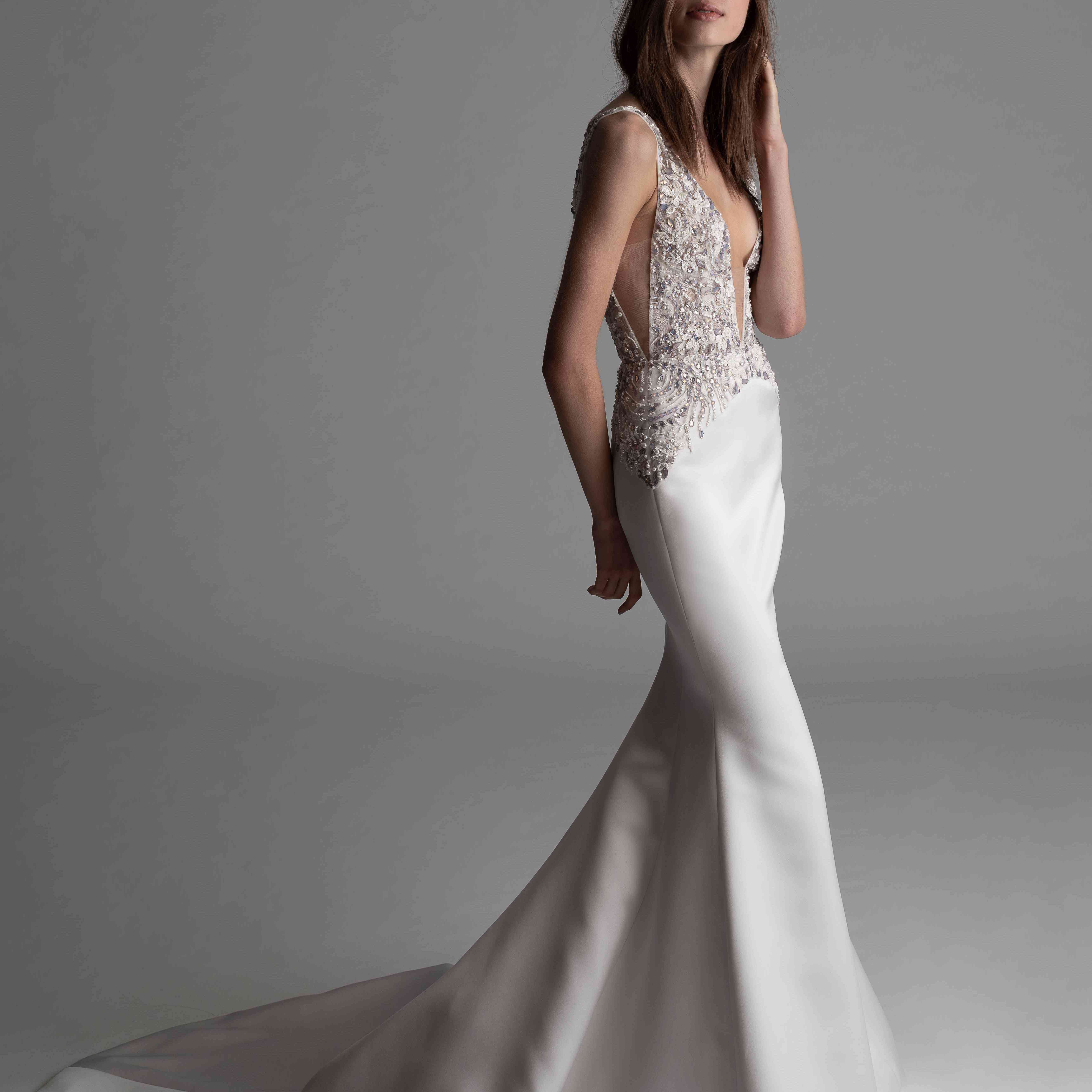 在无袖V领礼服小号附装饰的紧身胸衣型号