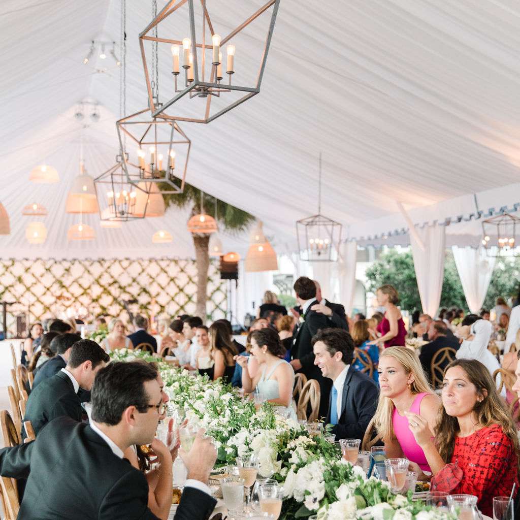 永恒的南方婚礼，客人吃饭招待会