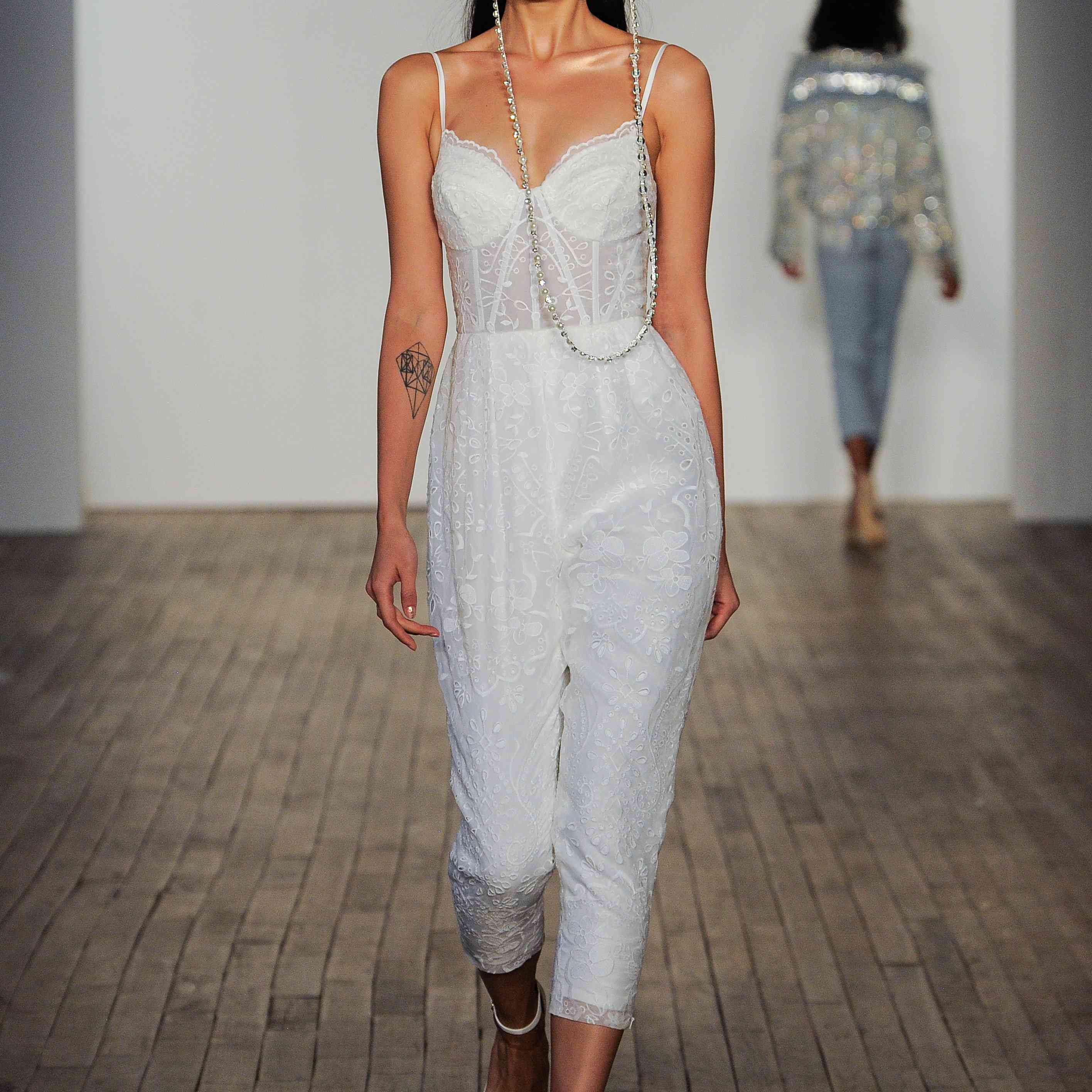 海莉·佩奇婚纱