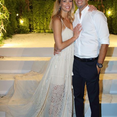 2015年，《体育画报》模特Bar Refaeli身着波西米亚Chloe礼服嫁给了Adi Ezra