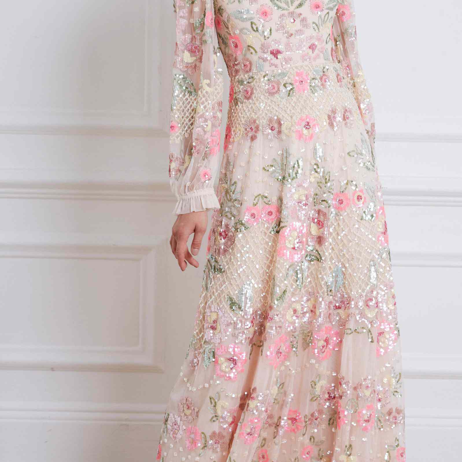 针和螺纹Rosalie Gown