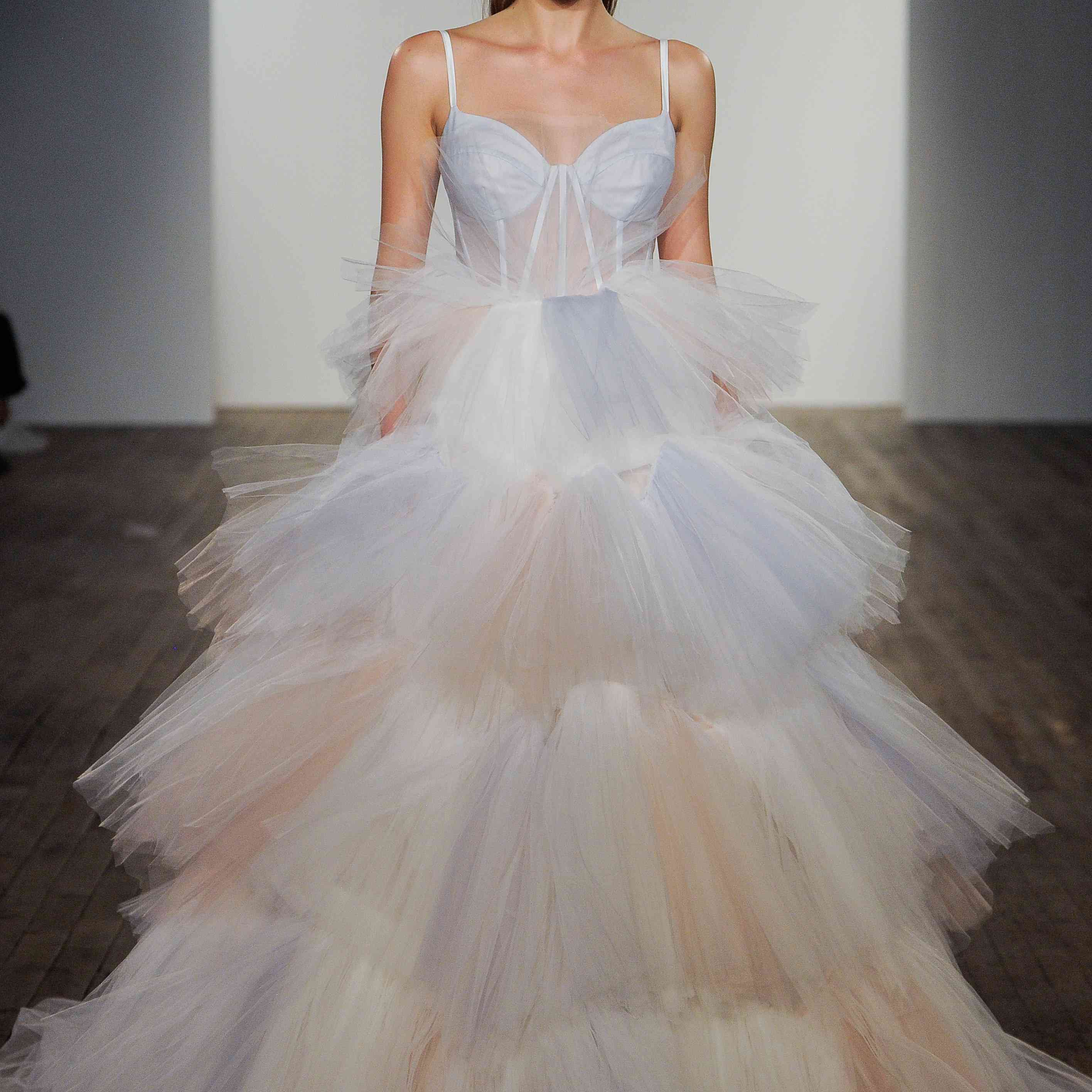 海莉·佩奇婚纱