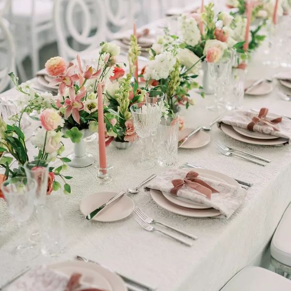 婚宴粉红色，绿色，白色