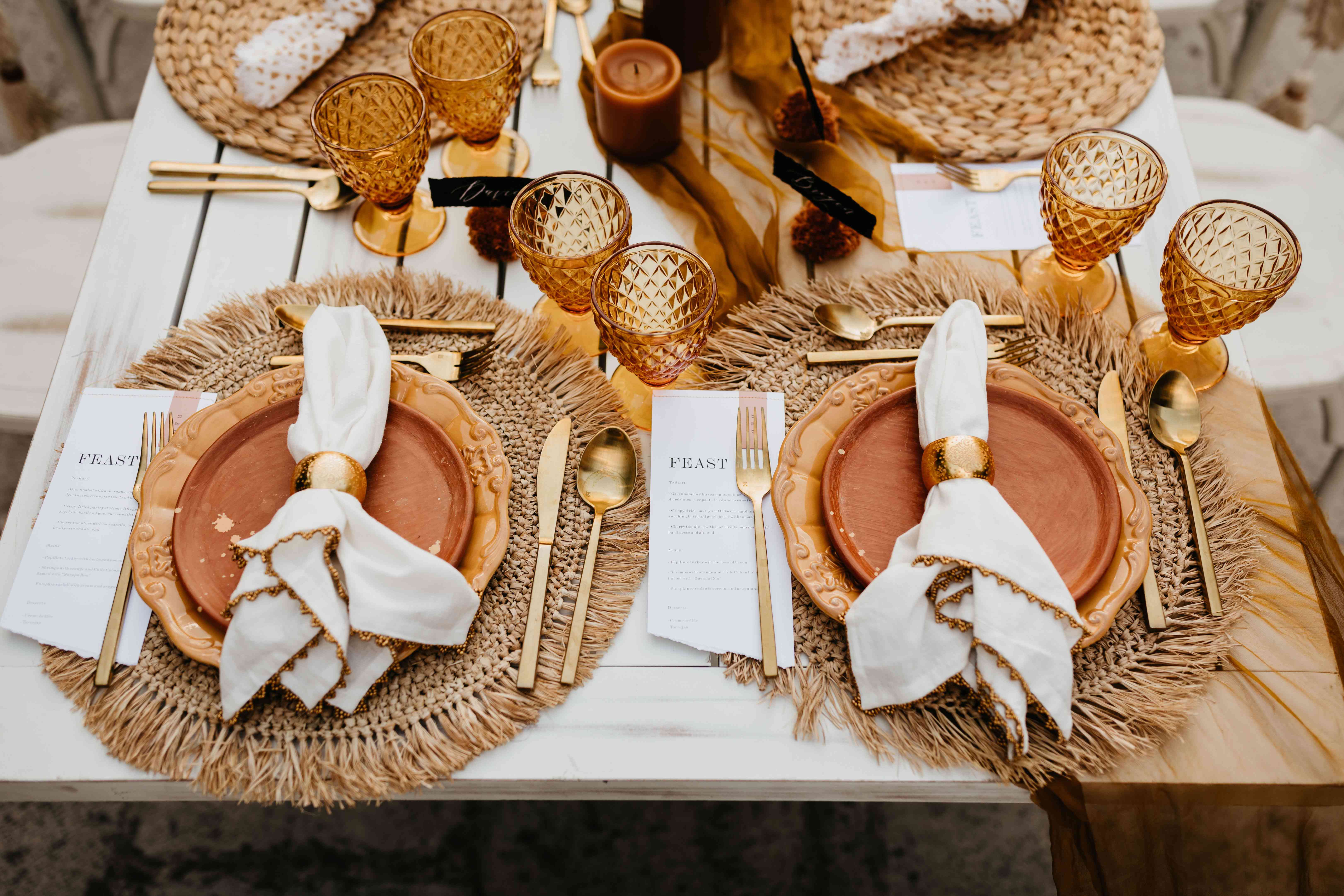 赤土陶器秋天结婚宴会桌