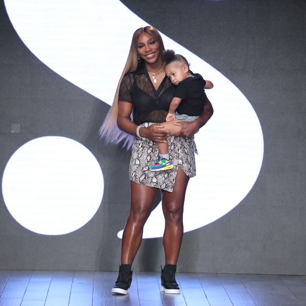 塞雷娜·威廉姆斯抱着女儿