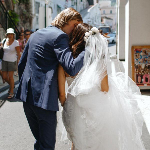 新娘和新郎在卡普里