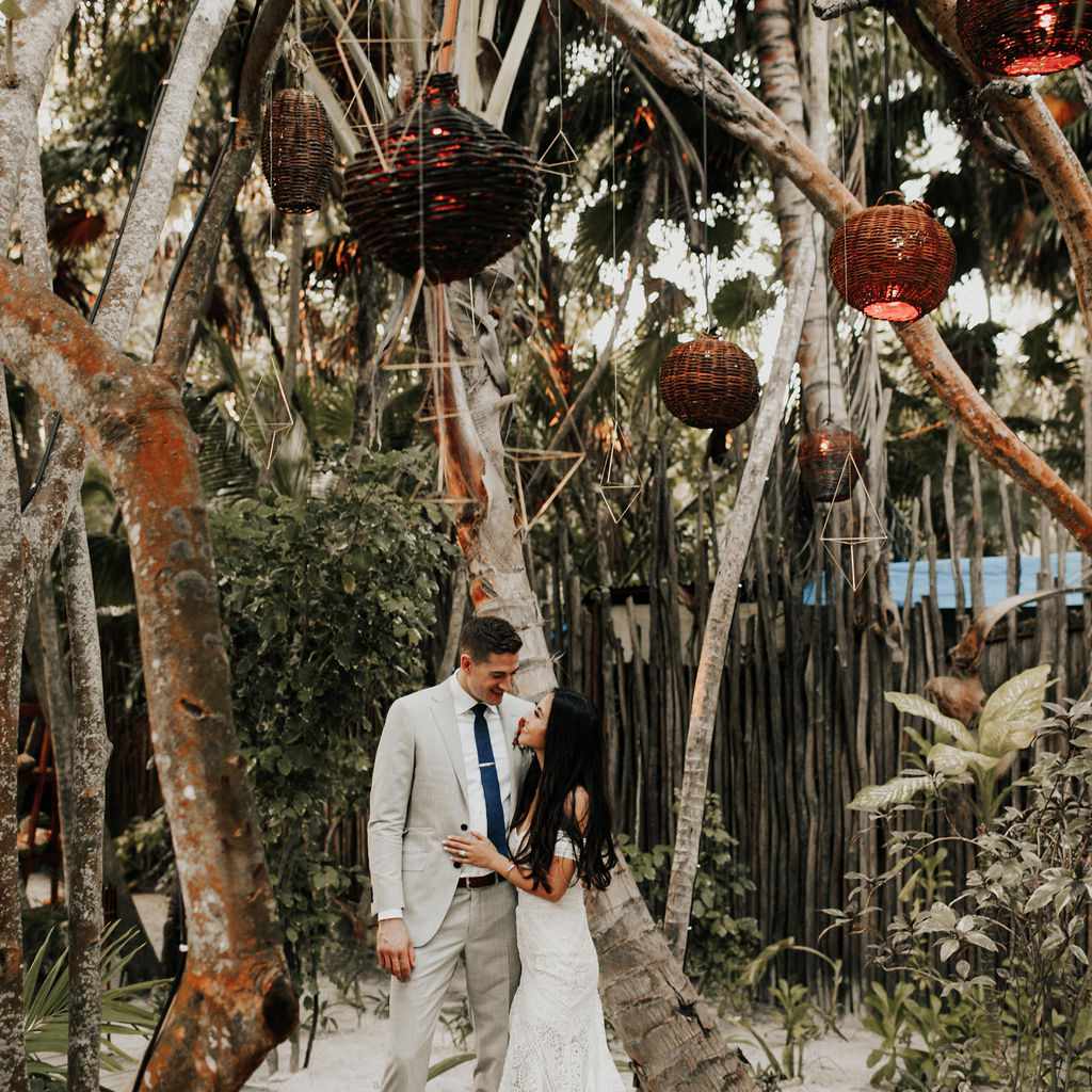 在接待他们夫妻俩在一起