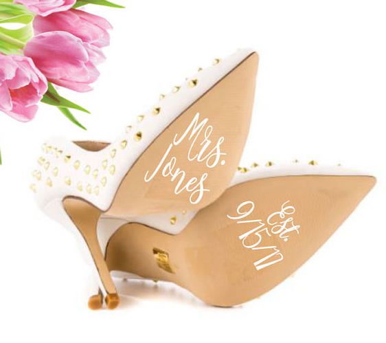 白色高跟鞋与鞋贴