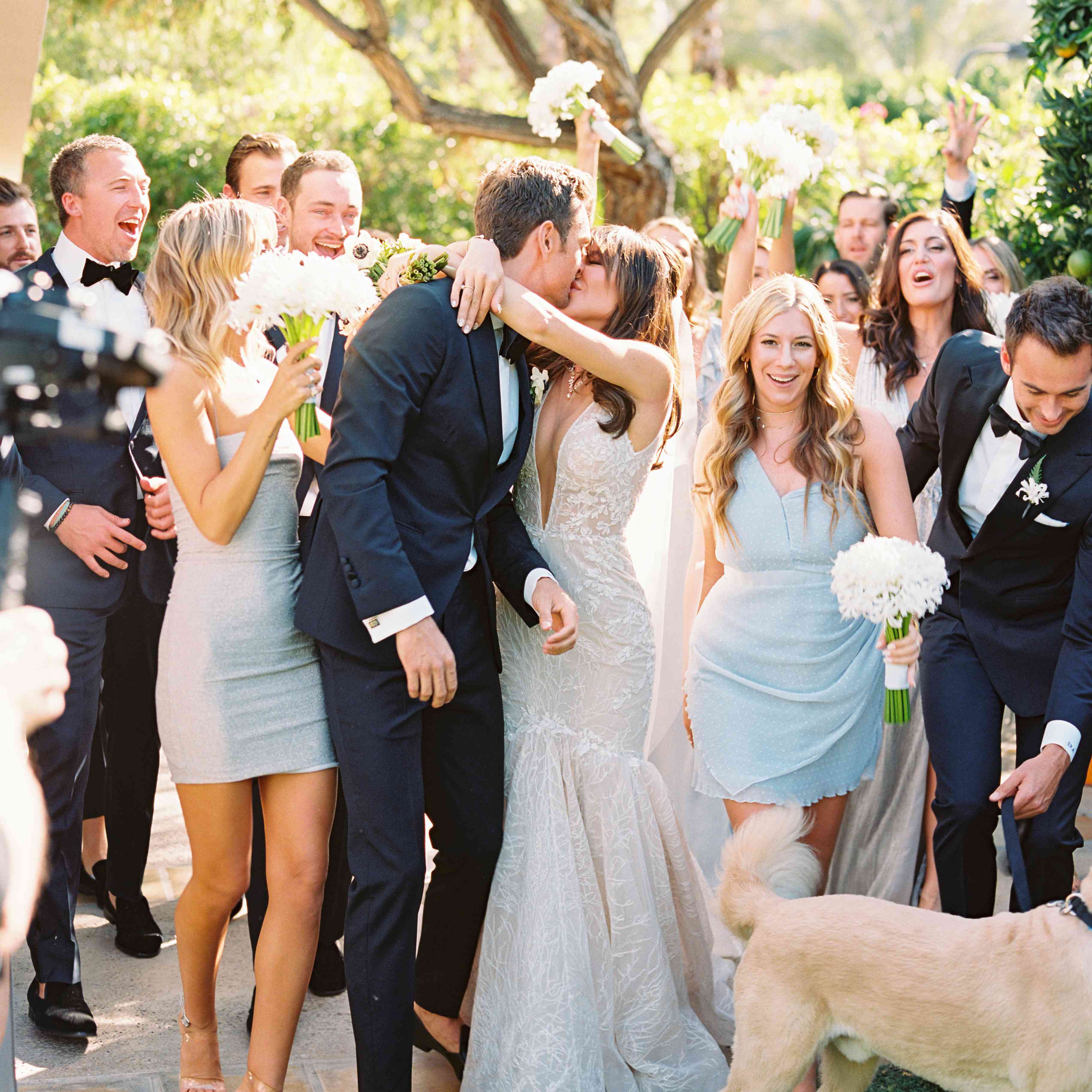 新娘和新郎亲吻