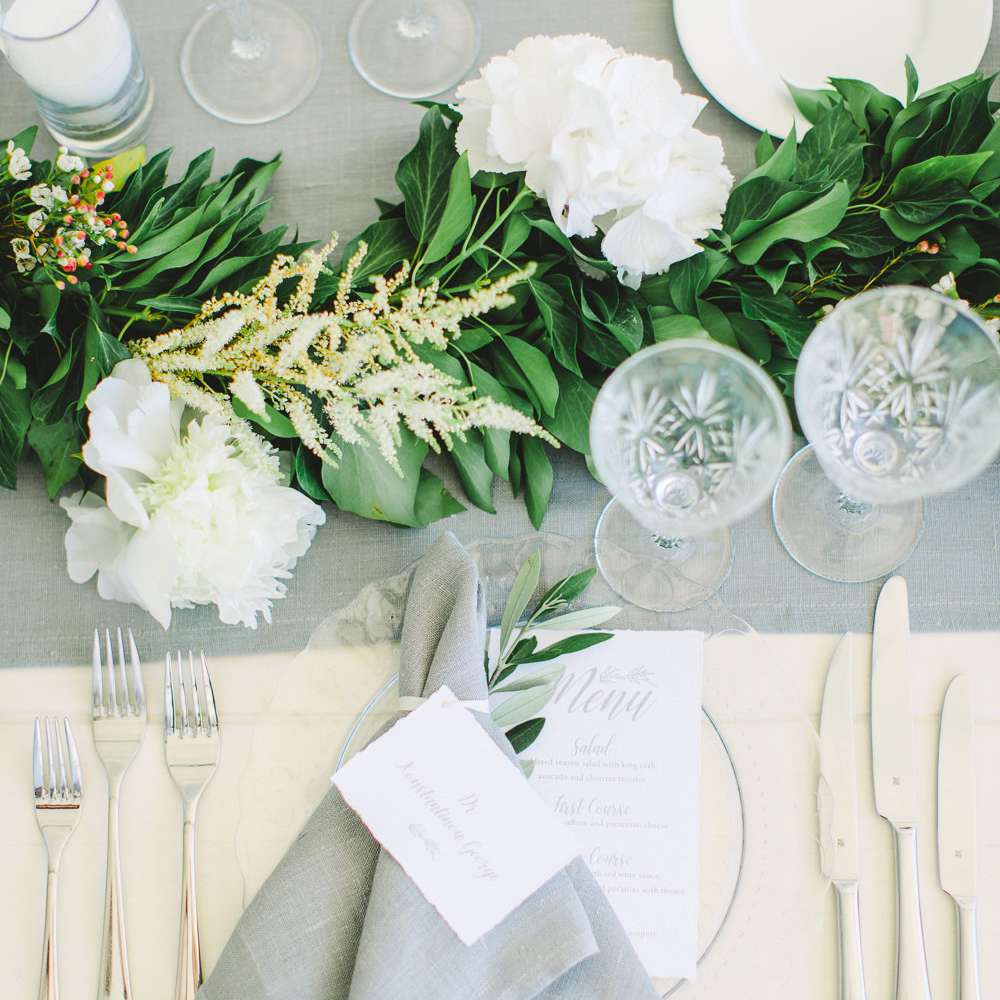 灰色白色和绿色表达式