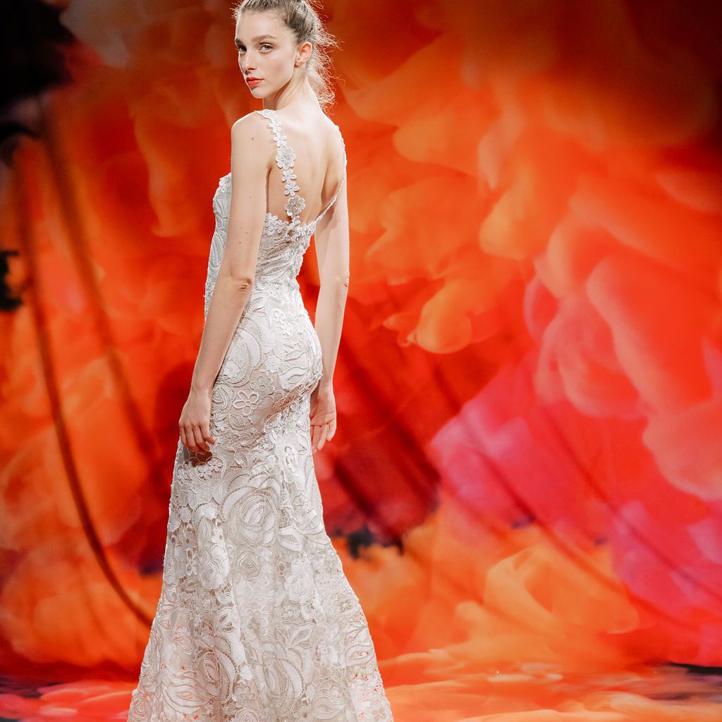 在印花布蕾丝婚纱礼服型号