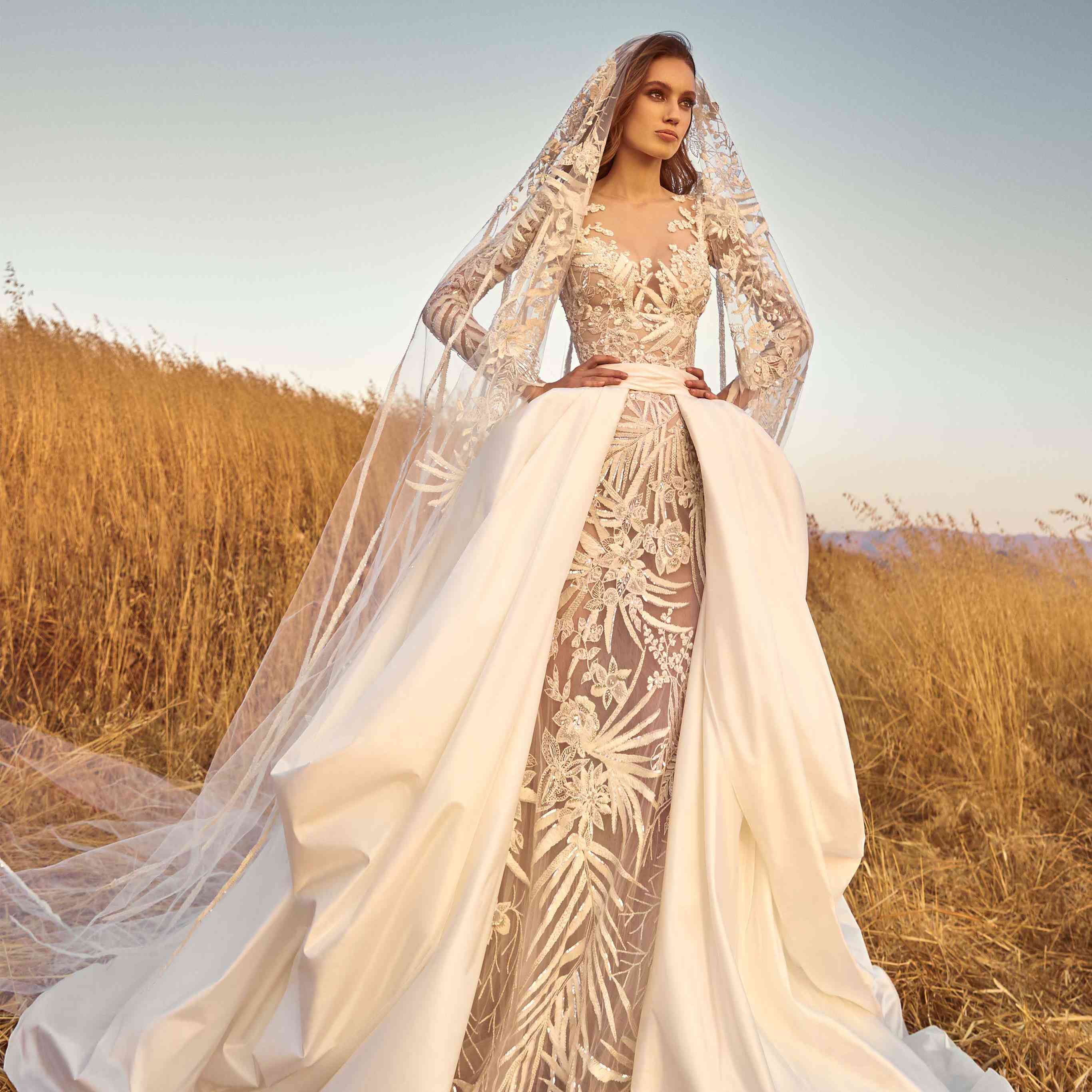 安装完全绣白色裙子匹配的面纱和对比上塔夫绸半裙